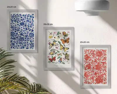 Galerie de perete cu postere vintage reprezentând flori, fluturi și ornamente