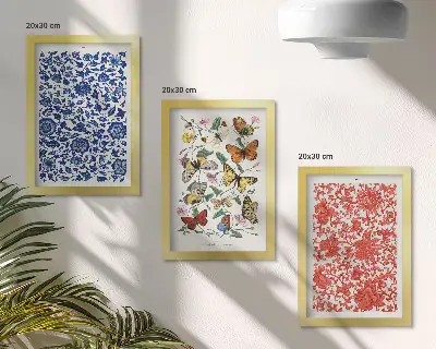 Galerie de perete cu postere vintage reprezentând flori, fluturi și ornamente