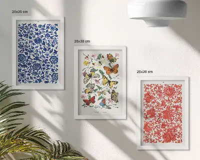 Galerie de perete cu postere vintage reprezentând flori, fluturi și ornamente