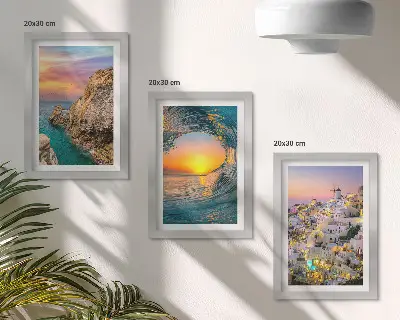 Set 3 tablouri cu vederi ale mării, valurilor și caselor albe din Santorini, Grecia