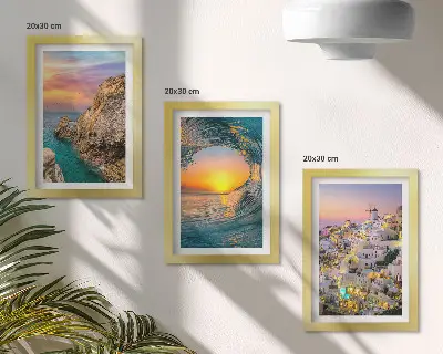 Set 3 tablouri cu vederi ale mării, valurilor și caselor albe din Santorini, Grecia