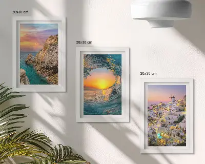 Set 3 tablouri cu vederi ale mării, valurilor și caselor albe din Santorini, Grecia