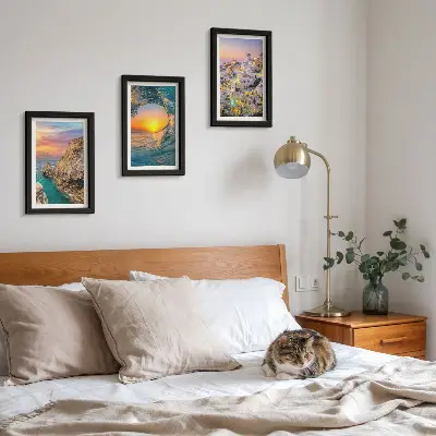 Set 3 tablouri cu vederi ale mării, valurilor și caselor albe din Santorini, Grecia