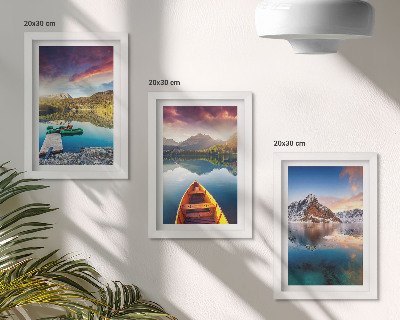 Galerie de perete Lacuri liniștite cu peisaje montane și o barcă
