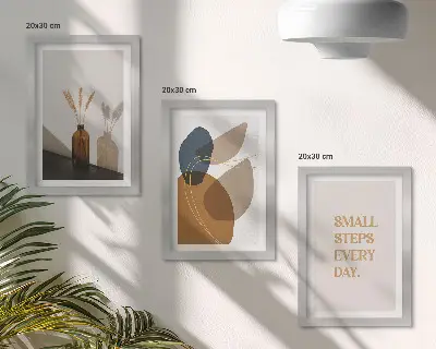 Galerie de perete cu forme abstracte și accente naturale