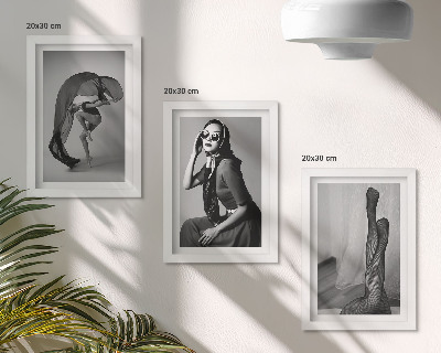 Set 3 tablouri Portrete elegante alb-negru ale unor femei în ipostaze elegante