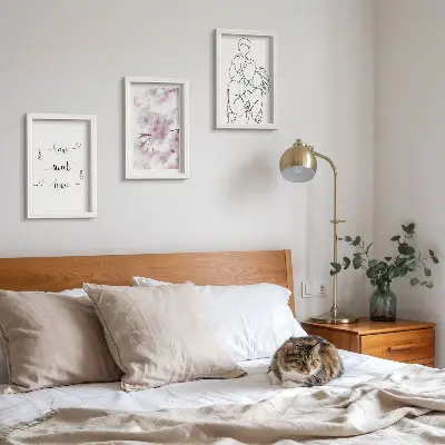 Set de 3 tablouri cu design minimalist reprezentând flori și familie