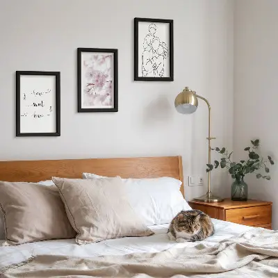 Set de 3 tablouri cu design minimalist reprezentând flori și familie