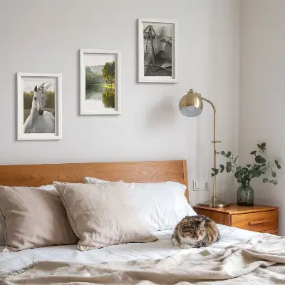 Set 3 tablouri cu cai albi lângă un peisaj natural cu râu