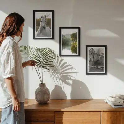 Set 3 tablouri cu cai albi lângă un peisaj natural cu râu