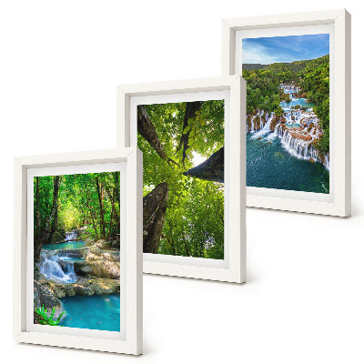 Galerie de perete Cascade într-o pădure verde cu apă cristalină