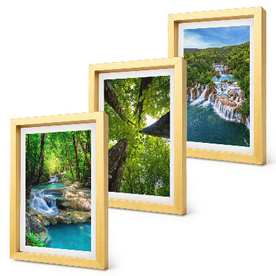 Galerie de perete Cascade într-o pădure verde cu apă cristalină