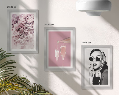 Galerie de perete Flori în nuanțe de roz și o femeie elegantă