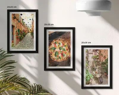 Galerie de perete cu străzi fermecătoare, plante și pizza italiană