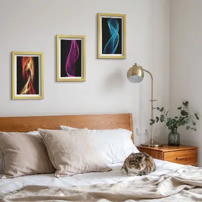 Set 3 tablouri cu valuri de linii neon colorate pe un fundal întunecat