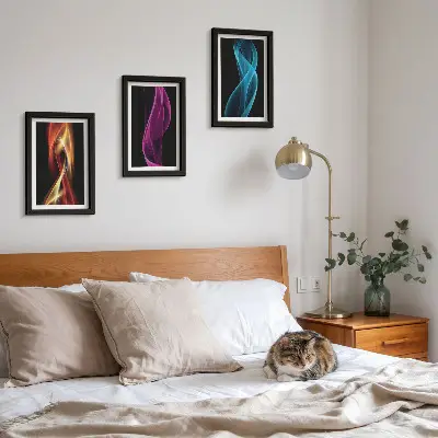 Set 3 tablouri cu valuri de linii neon colorate pe un fundal întunecat