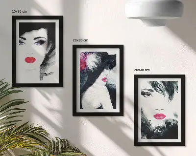 Galerie de perete cu portrete pictate de femei având buze expresive