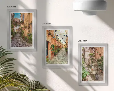 Set 3 tablouri cu străzi fermecătoare și flori într-o atmosferă italiană