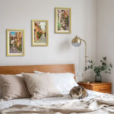 Set 3 tablouri cu străzi fermecătoare și flori într-o atmosferă italiană