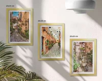 Set 3 tablouri cu străzi fermecătoare și flori într-o atmosferă italiană