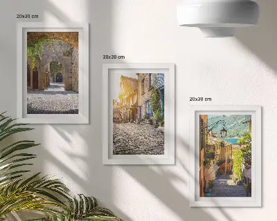 Set 3 tablouri cu străzi fermecătoare, clădiri și porți din piatră