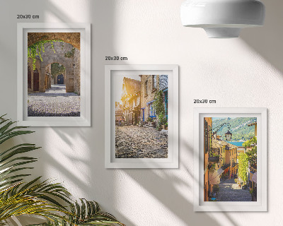 Set 3 tablouri Străzi fermecătoare cu clădiri și porți din piatră