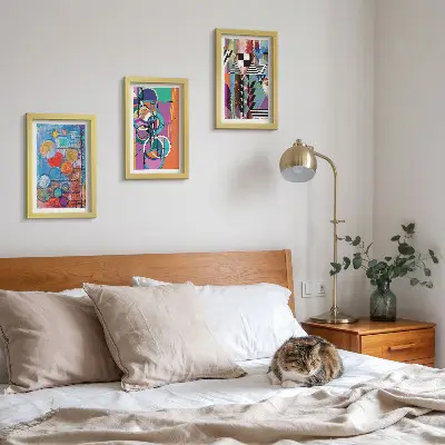 Galerie de perete cu abstracțiuni colorate și modele geometrice cu cercuri