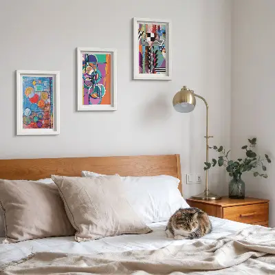 Galerie de perete cu abstracțiuni colorate și modele geometrice cu cercuri