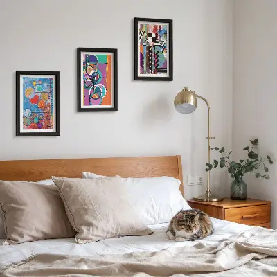 Galerie de perete cu abstracțiuni colorate și modele geometrice cu cercuri