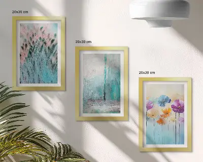 Set 3 tablouri cu flori pe un fundal de culori pastelate și modele delicate