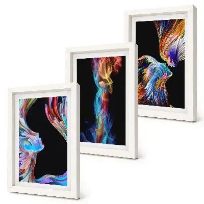 Galerie de perete cu abstracțiuni colorate reprezentând fețe și forme dinamice