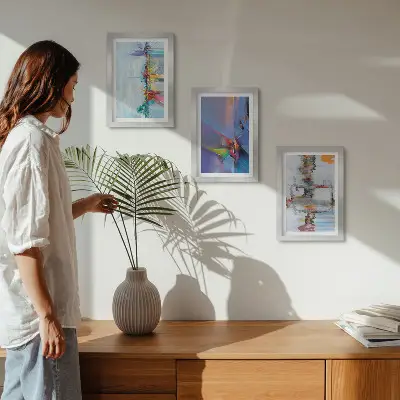 Galerie de perete cu compoziții abstracte în stil pictural