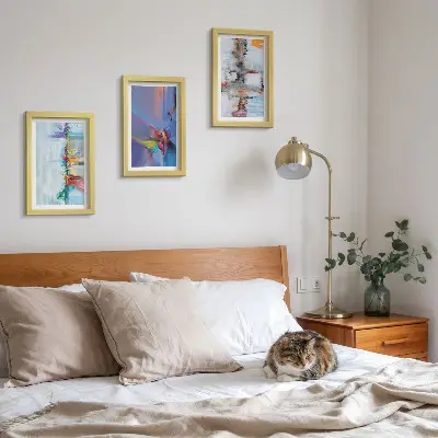Galerie de perete cu compoziții abstracte în stil pictural
