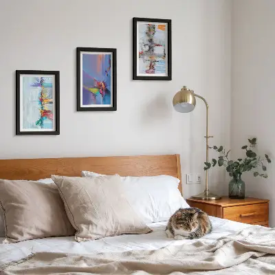Galerie de perete cu compoziții abstracte în stil pictural