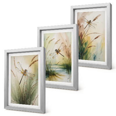 Set 3 tablouri Libelule printre iarba de lângă apă într-un stil pictural