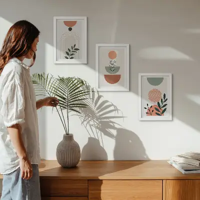 Galerie de perete cu motive vegetale în forme și culori moderne