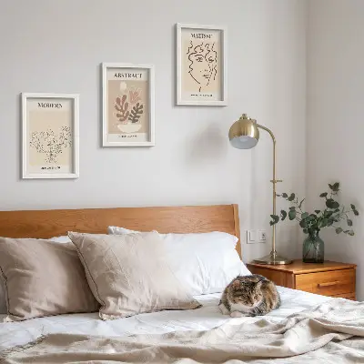 Galerie de perete cu motive și linii vegetale în stil modern