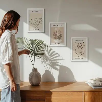 Galerie de perete cu motive și linii vegetale în stil modern