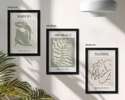 Galerie de perete cu picturi elegante în nuanțe de verde reprezentând figuri și frunze