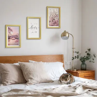 Set de 3 tablouri cu motive florale, un pod și o inscripție