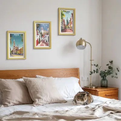 Set de 3 tablouri cu ilustrații colorate ale orașelor europene