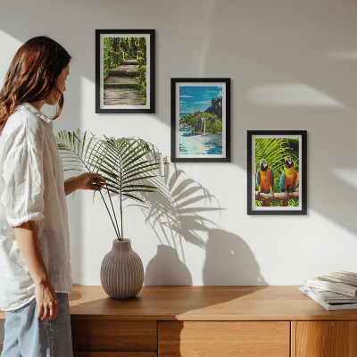Galerie de perete Pădure tropicală cu o cascadă și papagali colorați