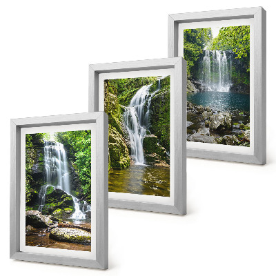 Galerie de perete Cascade într-un cadru verde cu pietre și apă