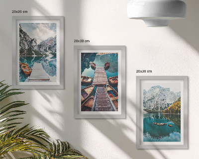 Set 3 tablouri Un lac cu diguri de lemn și munți