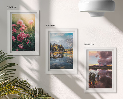 Galerie de perete Flori în grădină, munți și o suprafață calmă a apei