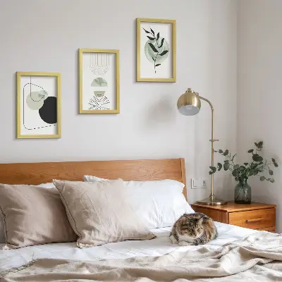 Galerie de perete cu forme abstracte și motive vegetale în nuanțe de verde