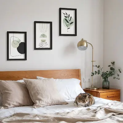 Galerie de perete cu forme abstracte și motive vegetale în nuanțe de verde
