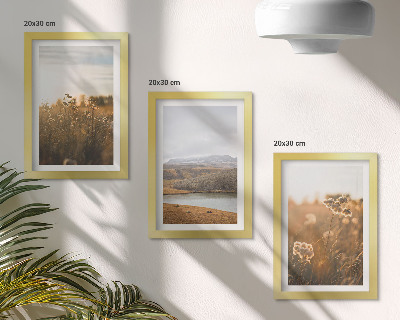 Galerie de perete Peisaje cu pajiști, munți și un lac în fundal