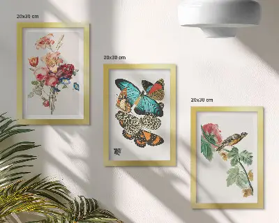 Galerie de perete cu flori, fluturi și o pasăre în nuanțe pastelate
