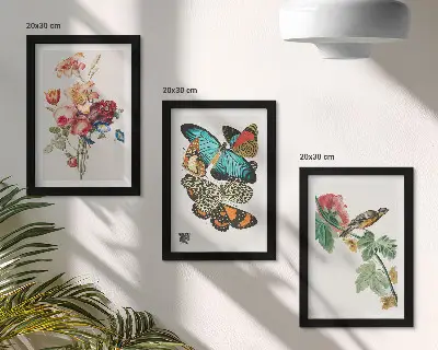 Galerie de perete cu flori, fluturi și o pasăre în nuanțe pastelate
